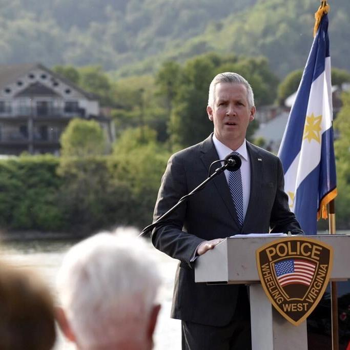 In race for his Senate seat, Joe Manchin endorses West Virginia Democratic Mayor Glenn Elliott